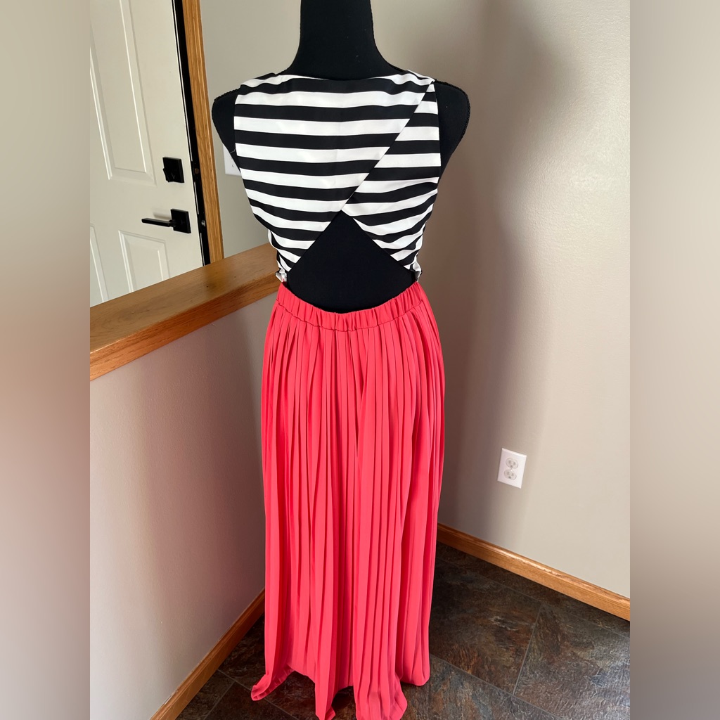 New Coastal Resortwesr Open Back Stripe Top Coral Pleated Skirt Maxi Dress Small — image 3 of 8